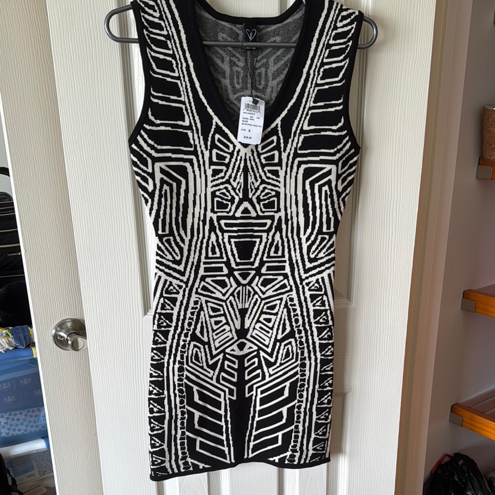 Windsor Black and White Bodycon Mini Dress V-Neck Sleeveless